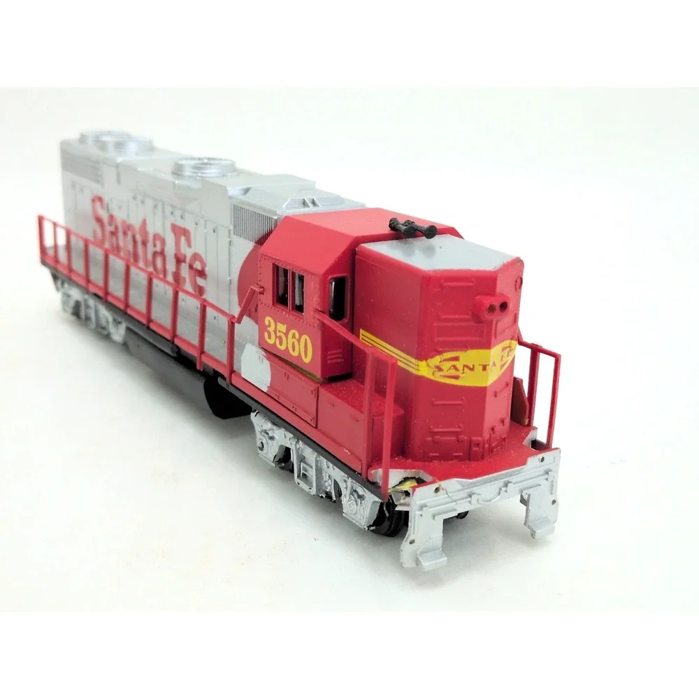 Working Life-Like Trains Powered Locomotive Santa Fe #3560. HO Scale